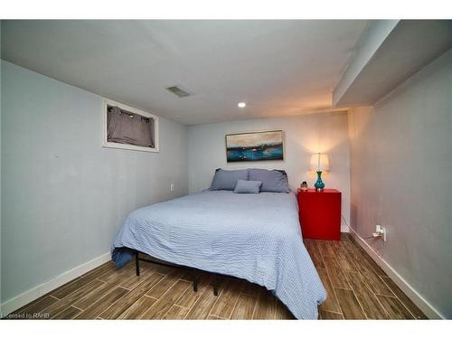 Lower Unit-90 Barons Avenue N, Hamilton, ON - Indoor Photo Showing Bedroom