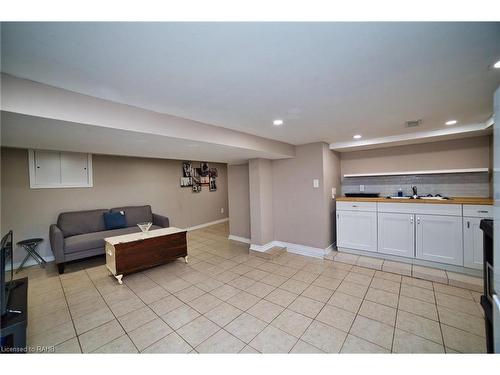 Lower Unit-90 Barons Avenue N, Hamilton, ON - Indoor