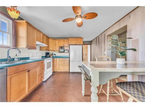 1549 Thompson Road E, Waterford, ON - Indoor Photo Showing Kitchen With Double Sink