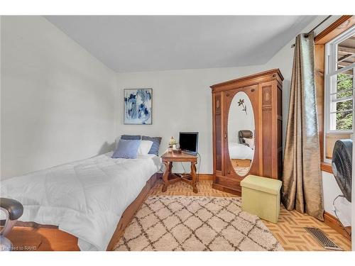 1549 Thompson Road E, Waterford, ON - Indoor Photo Showing Bedroom