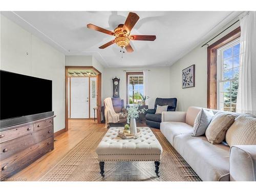 1549 Thompson Road E, Waterford, ON - Indoor Photo Showing Living Room