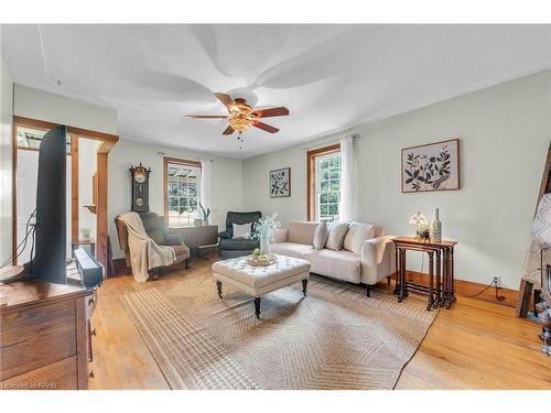 1549 Thompson Road E, Waterford, ON - Indoor Photo Showing Living Room