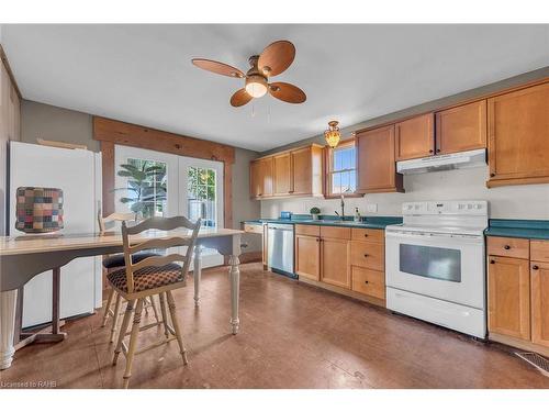 1549 Thompson Road E, Waterford, ON - Indoor Photo Showing Kitchen