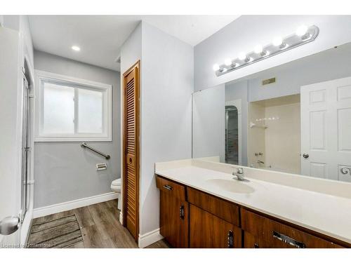 16 Cottage Avenue, Hamilton, ON - Indoor Photo Showing Bathroom