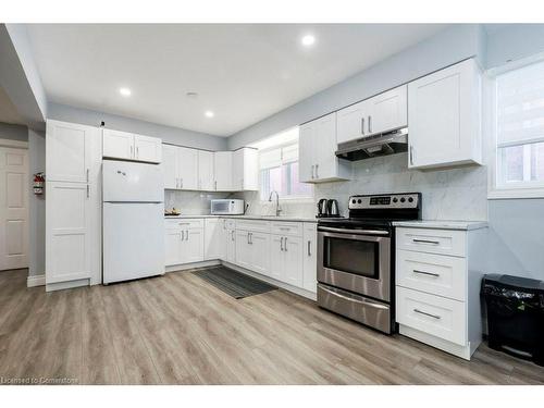 16 Cottage Avenue, Hamilton, ON - Indoor Photo Showing Kitchen