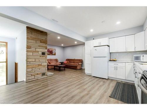 16 Cottage Avenue, Hamilton, ON - Indoor Photo Showing Kitchen