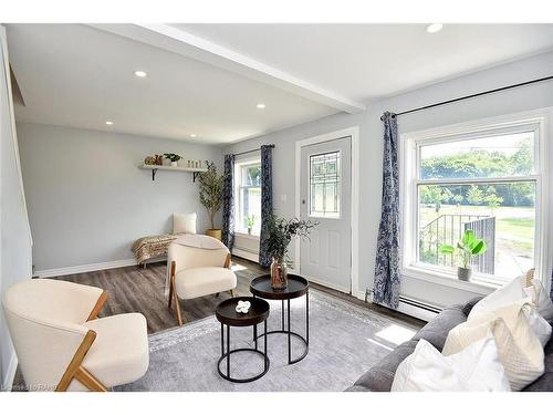 40 Mcmurray Street, Brantford, ON - Indoor Photo Showing Living Room