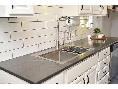 40 Mcmurray Street, Brantford, ON - Indoor Photo Showing Kitchen