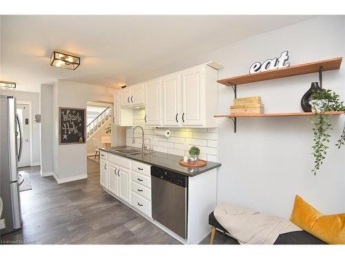 40 Mcmurray Street, Brantford, ON - Indoor Photo Showing Kitchen