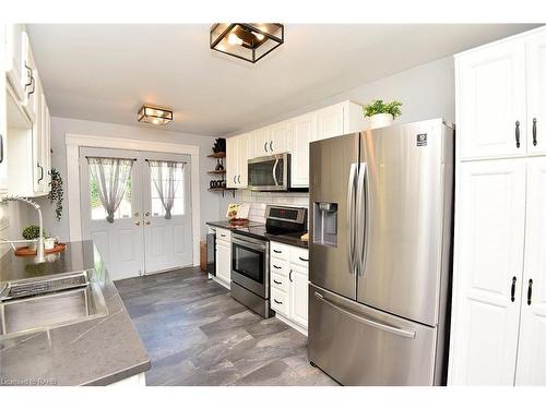 40 Mcmurray Street, Brantford, ON - Indoor Photo Showing Kitchen