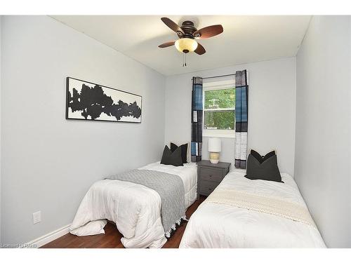 40 Mcmurray Street, Brantford, ON - Indoor Photo Showing Bedroom