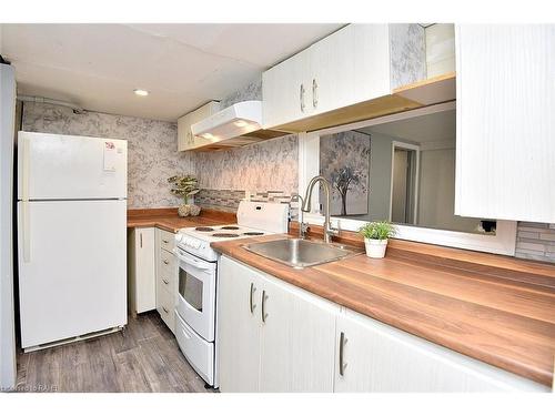 40 Mcmurray Street, Brantford, ON - Indoor Photo Showing Kitchen