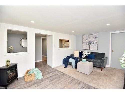 40 Mcmurray Street, Brantford, ON - Indoor Photo Showing Living Room