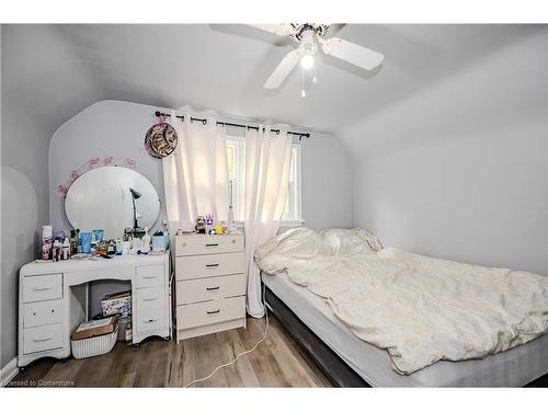 58 Mildred Avenue, St. Catharines, ON - Indoor Photo Showing Bedroom