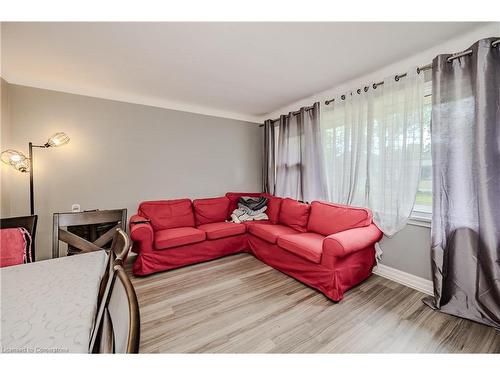 58 Mildred Avenue, St. Catharines, ON - Indoor Photo Showing Living Room