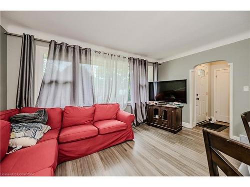 58 Mildred Avenue, St. Catharines, ON - Indoor Photo Showing Living Room