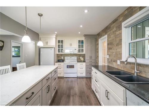 5 Pine Street, Niagara-On-The-Lake, ON - Indoor Photo Showing Kitchen With Double Sink