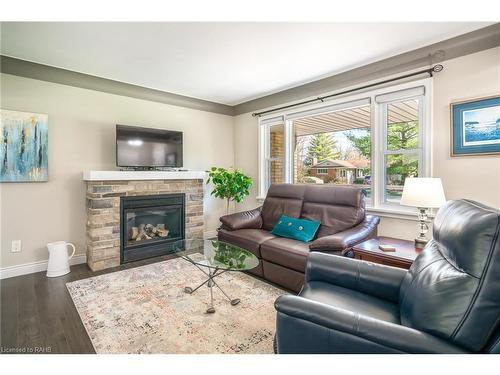 5 Pine Street, Niagara-On-The-Lake, ON - Indoor Photo Showing Living Room With Fireplace