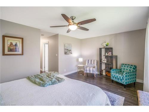 5 Pine Street, Niagara-On-The-Lake, ON - Indoor Photo Showing Bedroom