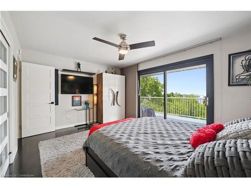 33 Leslie Drive, Stoney Creek, ON - Indoor Photo Showing Bedroom