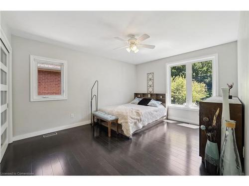 33 Leslie Drive, Stoney Creek, ON - Indoor Photo Showing Bedroom