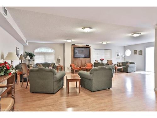 B406-216 Plains Road W, Burlington, ON - Indoor Photo Showing Living Room