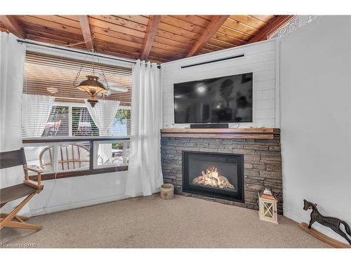 14 Anchor Lane, Selkirk, ON - Indoor Photo Showing Living Room With Fireplace