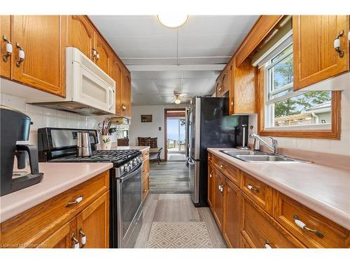 44 Hoover Point Lane, Selkirk, ON - Indoor Photo Showing Kitchen With Double Sink