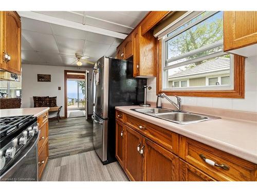 44 Hoover Point Lane, Selkirk, ON - Indoor Photo Showing Kitchen With Double Sink