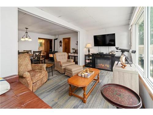 44 Hoover Point Lane, Selkirk, ON - Indoor Photo Showing Living Room With Fireplace