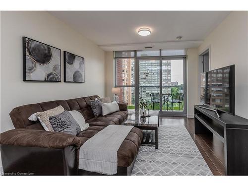 814-551 Maple Avenue, Burlington, ON - Indoor Photo Showing Living Room