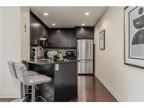 814-551 Maple Avenue, Burlington, ON - Indoor Photo Showing Kitchen With Stainless Steel Kitchen