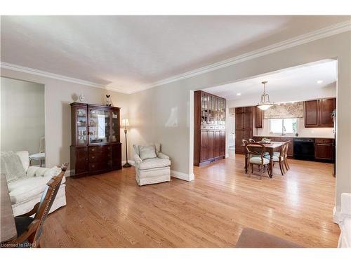 2329 Sharron Street, Burlington, ON - Indoor Photo Showing Living Room