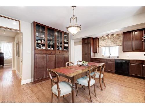 2329 Sharron Street, Burlington, ON - Indoor Photo Showing Dining Room