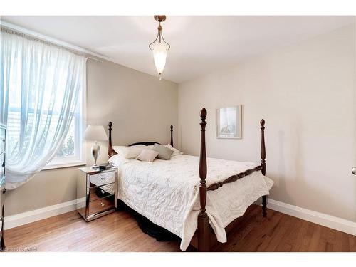 2329 Sharron Street, Burlington, ON - Indoor Photo Showing Bedroom