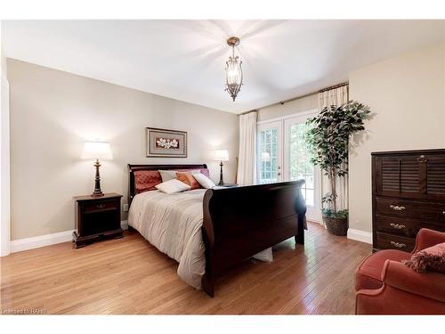 2329 Sharron Street, Burlington, ON - Indoor Photo Showing Bedroom