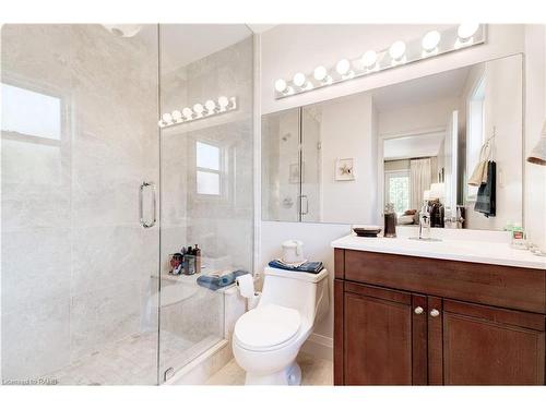 2329 Sharron Street, Burlington, ON - Indoor Photo Showing Bathroom