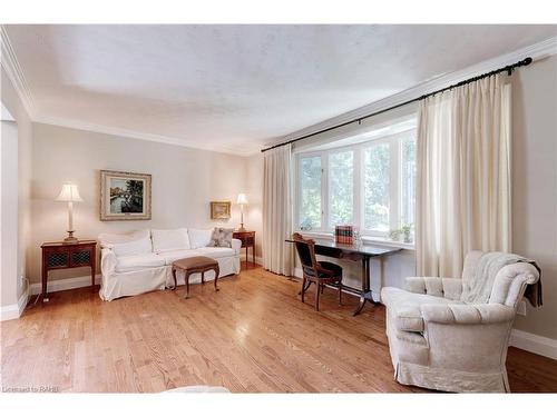 2329 Sharron Street, Burlington, ON - Indoor Photo Showing Living Room