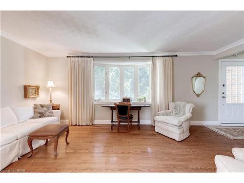 2329 Sharron Street, Burlington, ON - Indoor Photo Showing Living Room