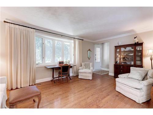 2329 Sharron Street, Burlington, ON - Indoor Photo Showing Living Room