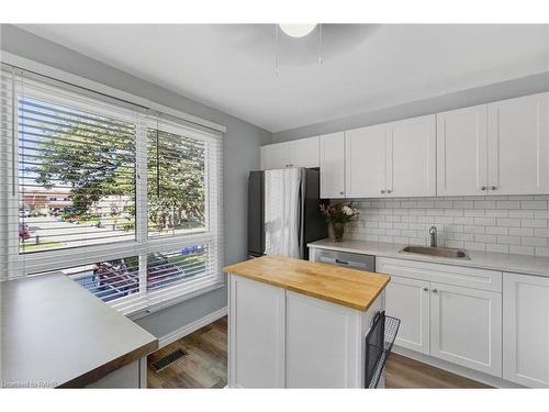 11-29 Quail Drive, Hamilton, ON - Indoor Photo Showing Kitchen