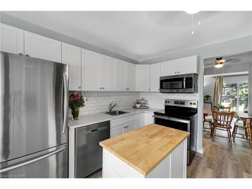 11-29 Quail Drive, Hamilton, ON - Indoor Photo Showing Kitchen With Stainless Steel Kitchen With Upgraded Kitchen