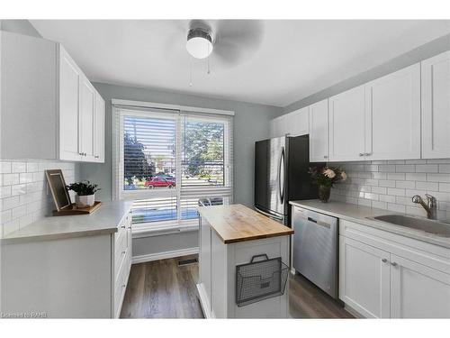 11-29 Quail Drive, Hamilton, ON - Indoor Photo Showing Kitchen