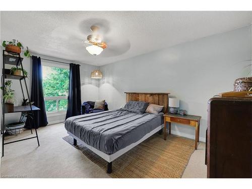 11-29 Quail Drive, Hamilton, ON - Indoor Photo Showing Bedroom