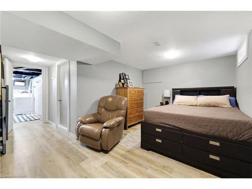 11-29 Quail Drive, Hamilton, ON - Indoor Photo Showing Bedroom