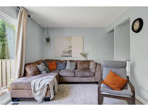 11-29 Quail Drive, Hamilton, ON - Indoor Photo Showing Living Room