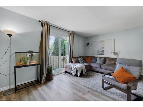 11-29 Quail Drive, Hamilton, ON - Indoor Photo Showing Living Room