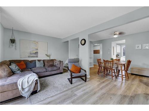 11-29 Quail Drive, Hamilton, ON - Indoor Photo Showing Living Room