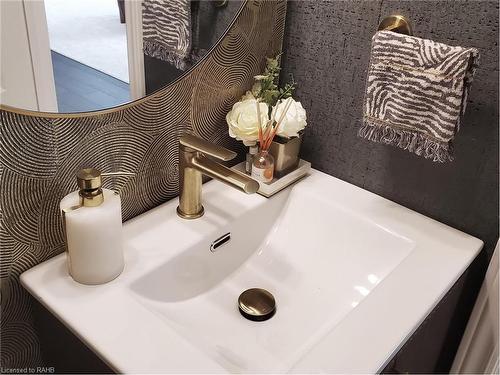 144 Old Ancaster Road, Dundas, ON - Indoor Photo Showing Bathroom