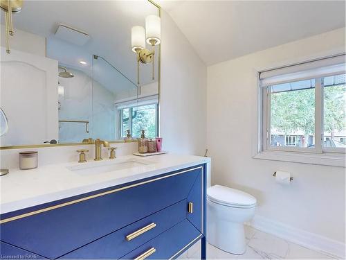 144 Old Ancaster Road, Dundas, ON - Indoor Photo Showing Bathroom